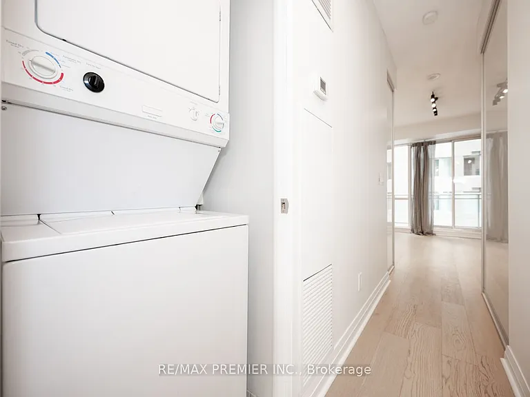 220 Victoria St #705 — Photo 8