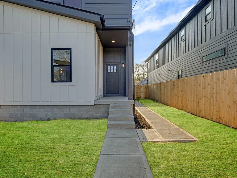 1025 Churchman Ave — Photo 54