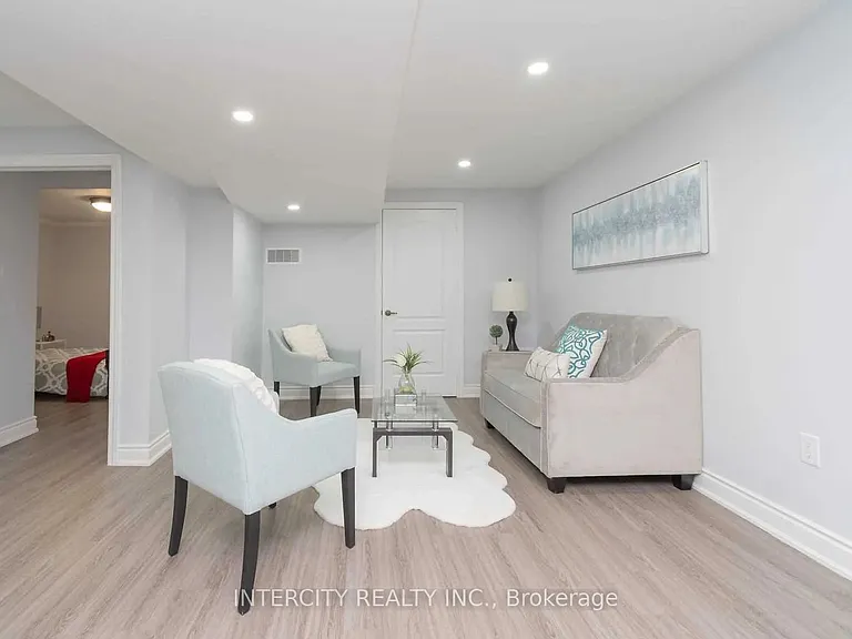 781 Drury Ln — Photo 23
