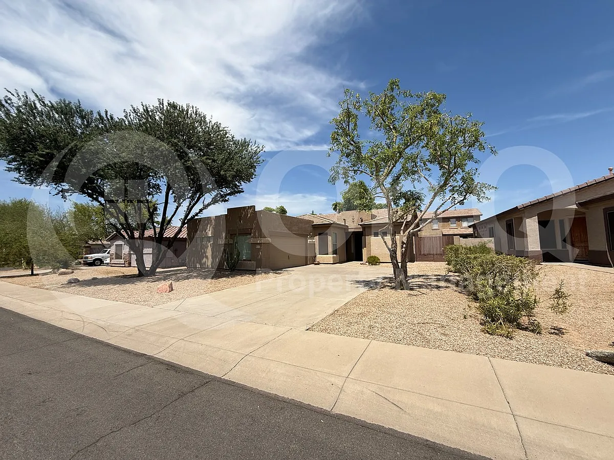 4 bed, 2.0 bath, 1785 sqft, $2,600 — Photo 2