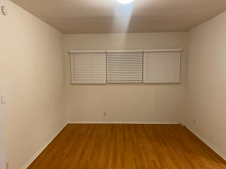 6725 Yucca St — Photo 2