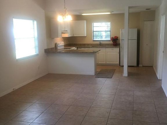 5th image of 10009 Lake Oak Cir