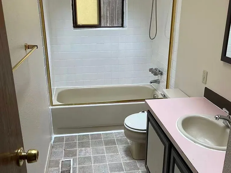 2327 NE 92nd St — Photo 9