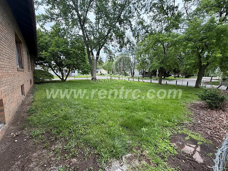 136 S Griffin St — Photo 17