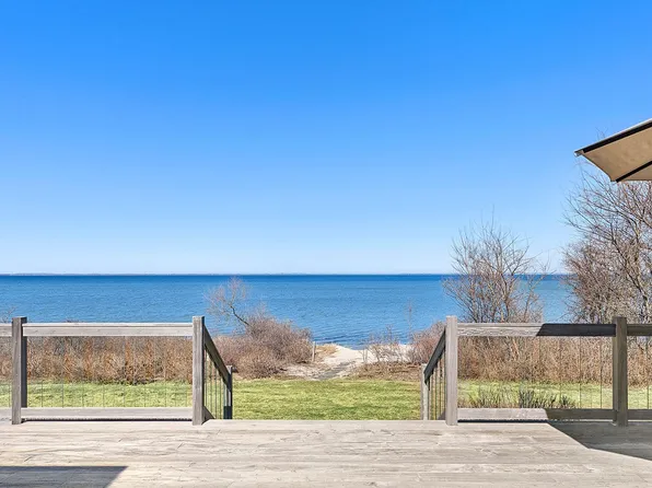 22 Peconic Cres, Hampton Bays, NY 11946