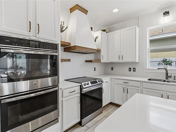 4th image of 3053 Red Hawk Ln