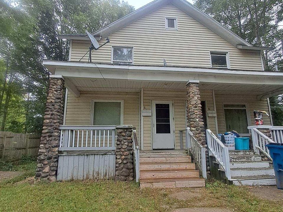 1st image of 84 College St #2