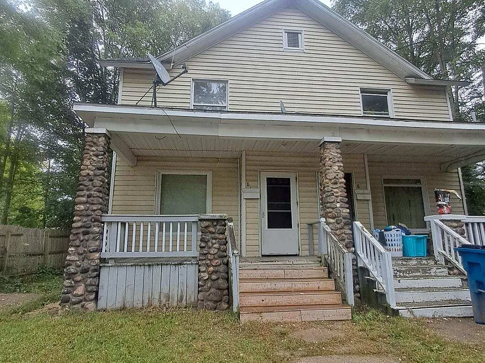 84 College St #2