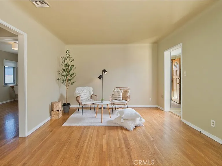 2121 N Screenland Dr — Photo 7