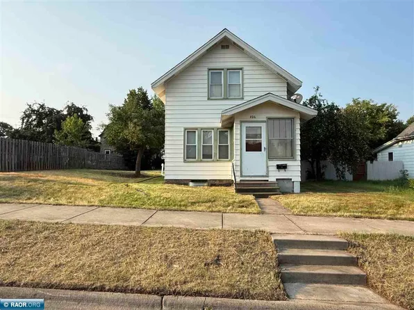 406 6th St SW, Chisholm, MN 55719