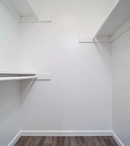 Los Robles Apartments — Photo 32