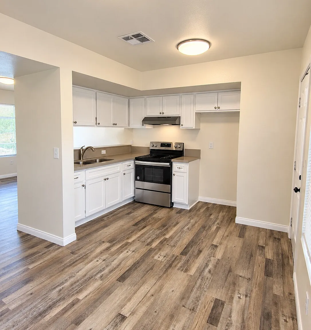 Larcus Apartments — Photo 3