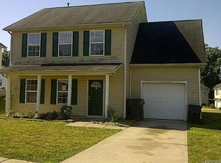 5433 Peach Place Ln, Charlotte, NC 28216