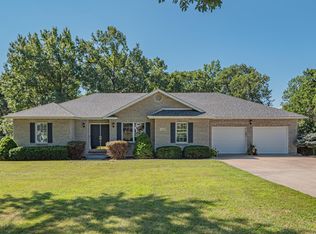 1424 E Urbandale Dr, Moberly, MO 65270