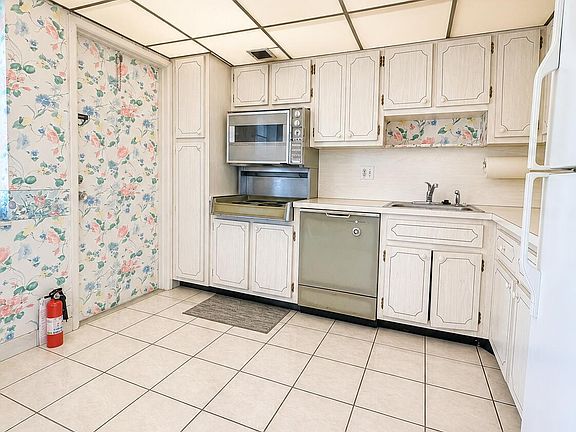 4th image of 2900 N Palm Aire Drive #307