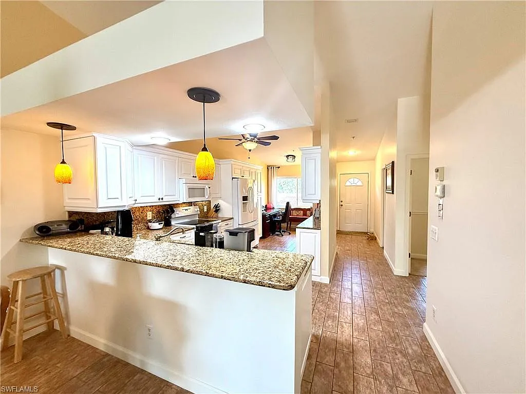 2 bed, 2.0 bath, 1351 sqft, $4,500 — Photo 2