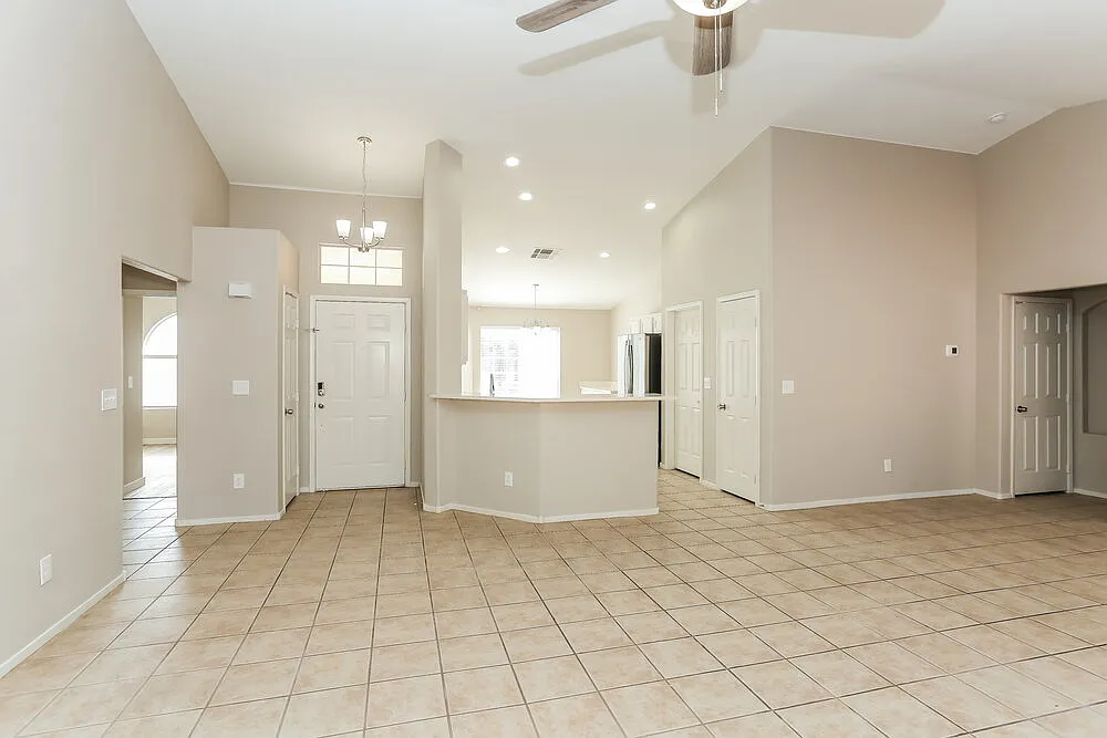 3 bed, 2.0 bath, 1506 sqft, $2,140 — Photo 4