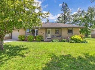 415 Forest Home Dr, Francis Creek, WI 54214
