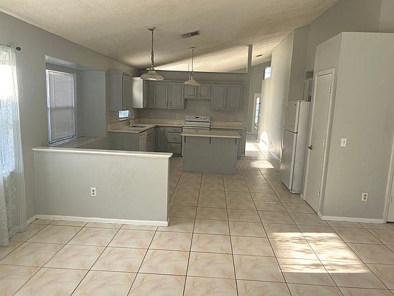 5th image of 2883 Burwood Ave