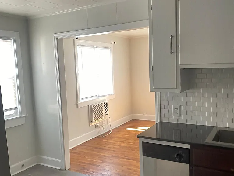 201 Raynor St #B — Photo 4