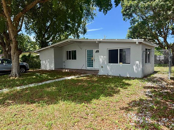 4th image of 4520 NE 16TH Avenue