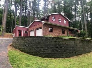 89 Manor Rd, Red Hook, NY 12571