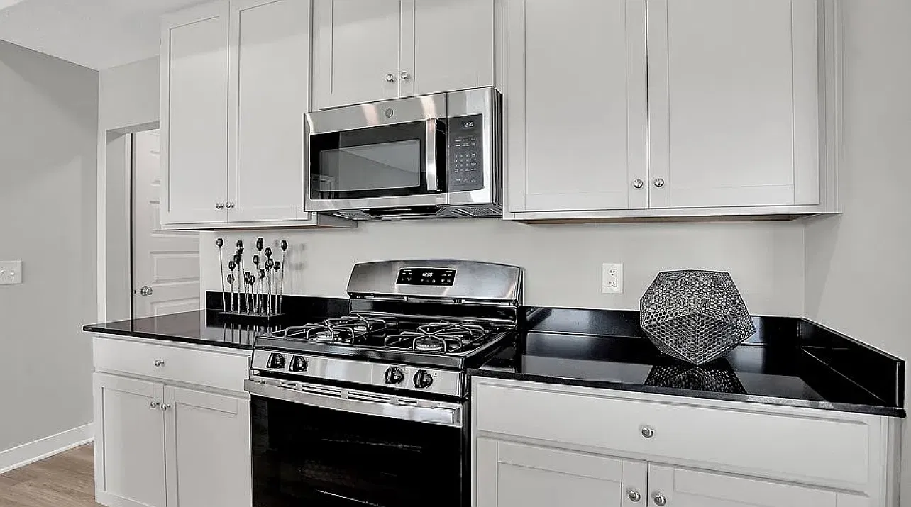 3 bed, 1706 sqft, $2,299 — Photo 3