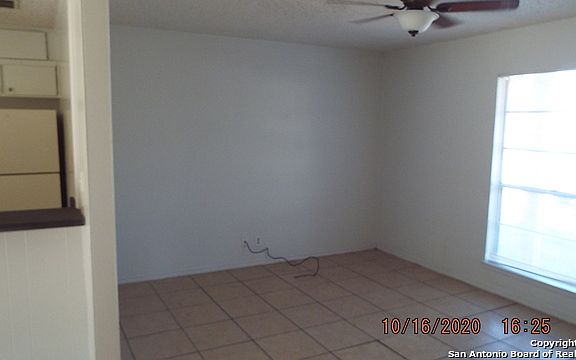 4th image of 8207 Glen Post