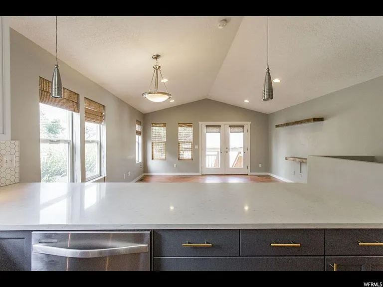 2724 S Richmond St E — Photo 2