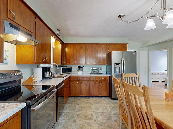 5th image of 34 Louise Avenue