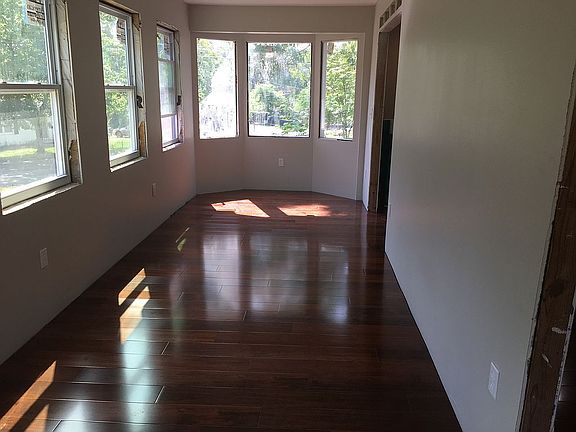 4th image of 325 Yancy Dr SE
