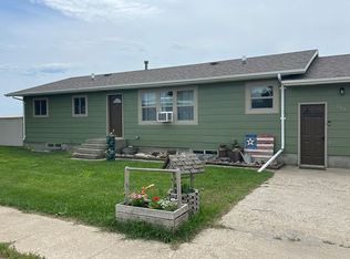 702 Clinic St NE, Medina, ND 58467