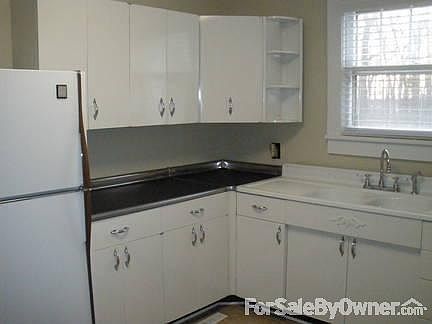 Kitchen
						:
						Spacious cabinets with new countertops