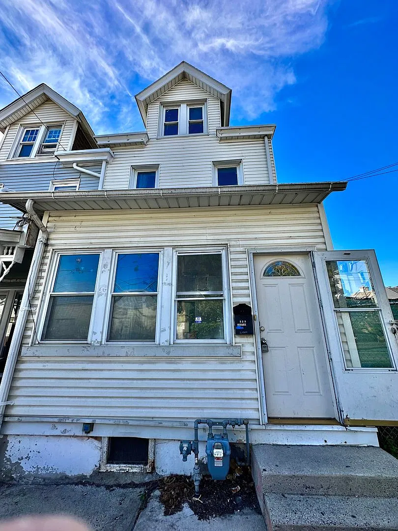 Cozy 2 bedroom home located in Allentown, PA — Photo 1
