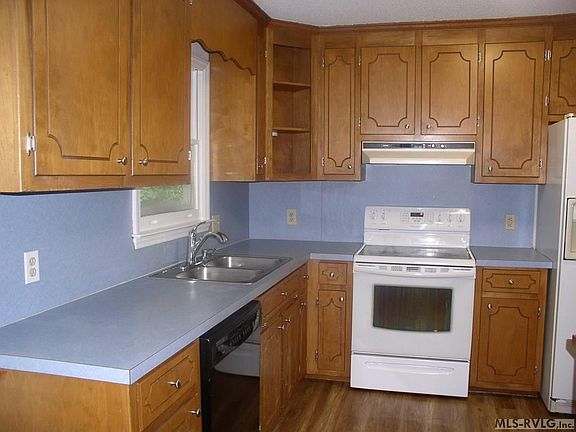 3rd image of Lakewood Ct