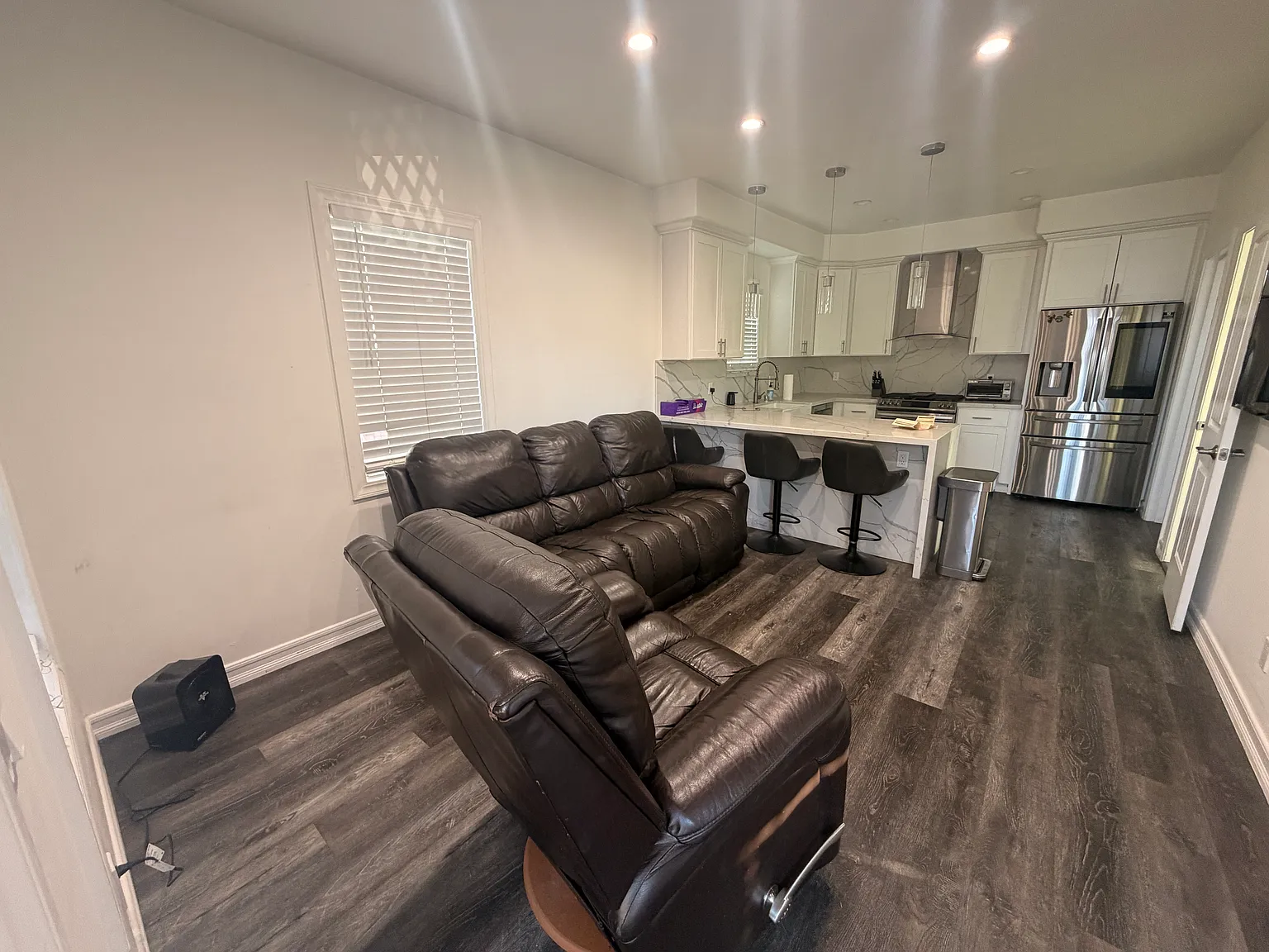 2 bed, 700 sqft, $2,999 — Photo 3