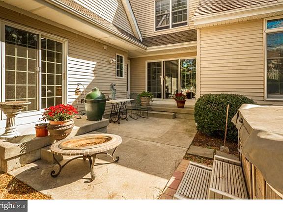 3rd image of 21 Brookwood Rd