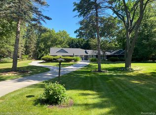 30360 Kincardine Rd, Franklin, MI 48025
