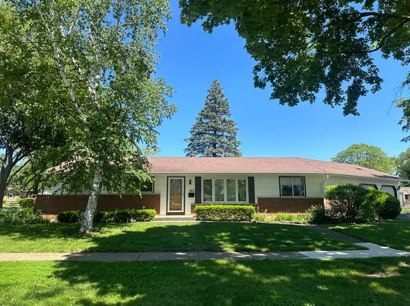 183 Basswood Ct, Elk Grove Village, IL 60007