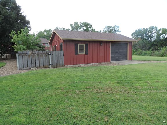5th image of 2235 Deer Rd