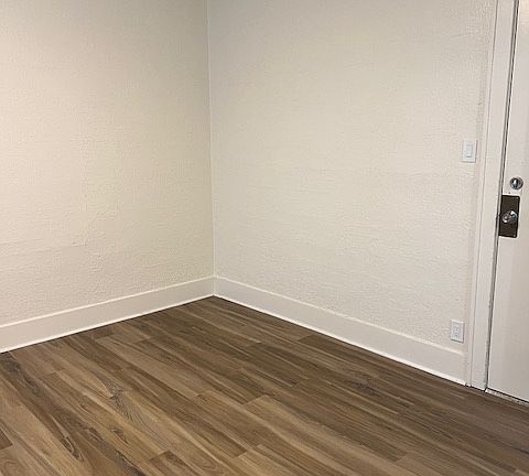 2nd image of 1237 Commerce Ave APT 4