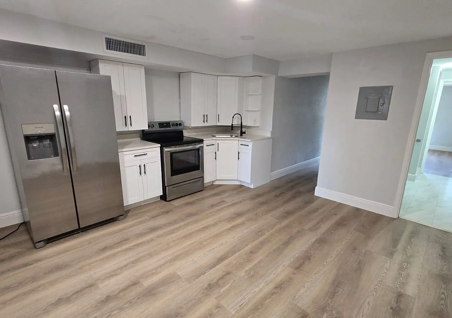 6511 Seminole Dr — Photo 2