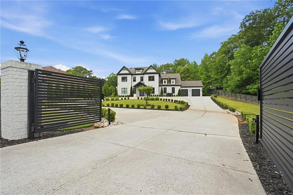 5 bed, 5.5 bath, 4130 sqft, $12,500 — Photo 3