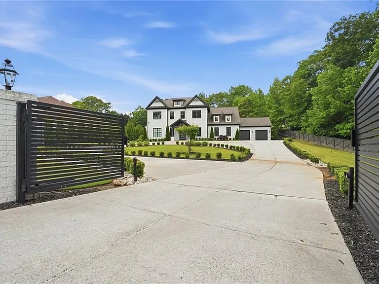 3020 Wallace Rd — Photo 3