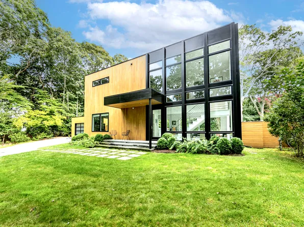 https://photos.zillowstatic.com/fp/23d88064532ac77400e6fe9d79d72558-p_e.webp