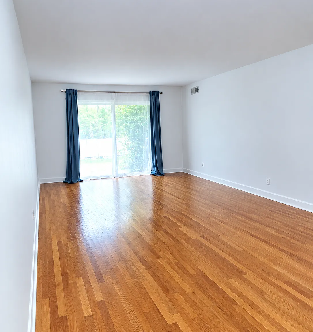 16W477 Mockingbird Ln — Photo 1