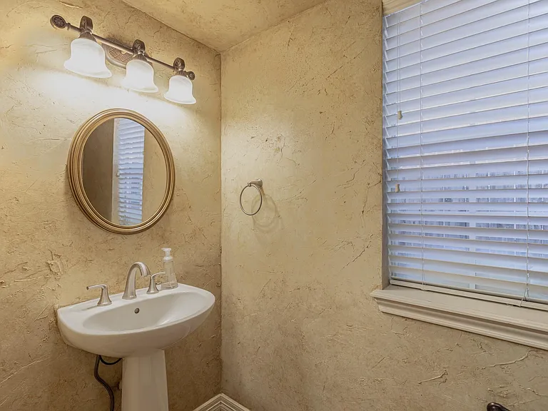4418 Jane St — Photo 14