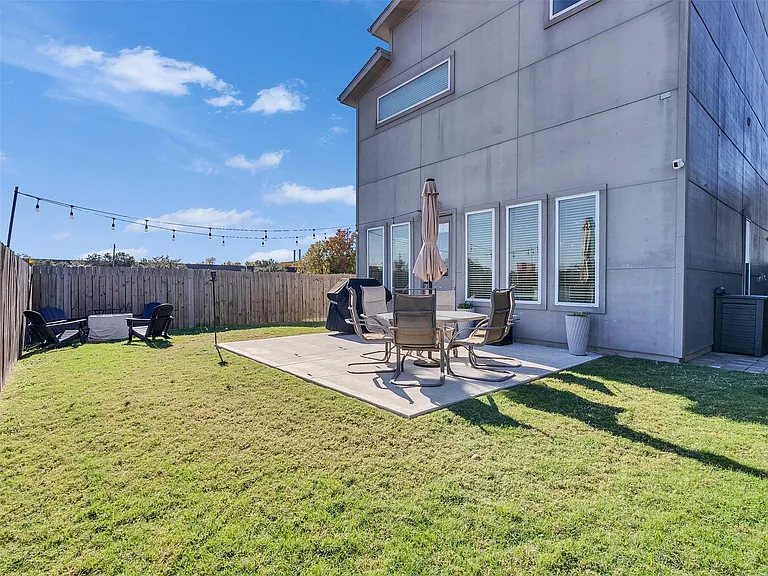 5702 Rucio Ln — Photo 27