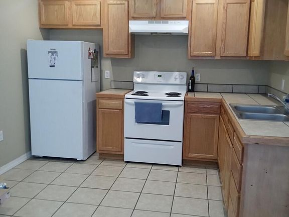 2nd image of 703 Avenue C S #B