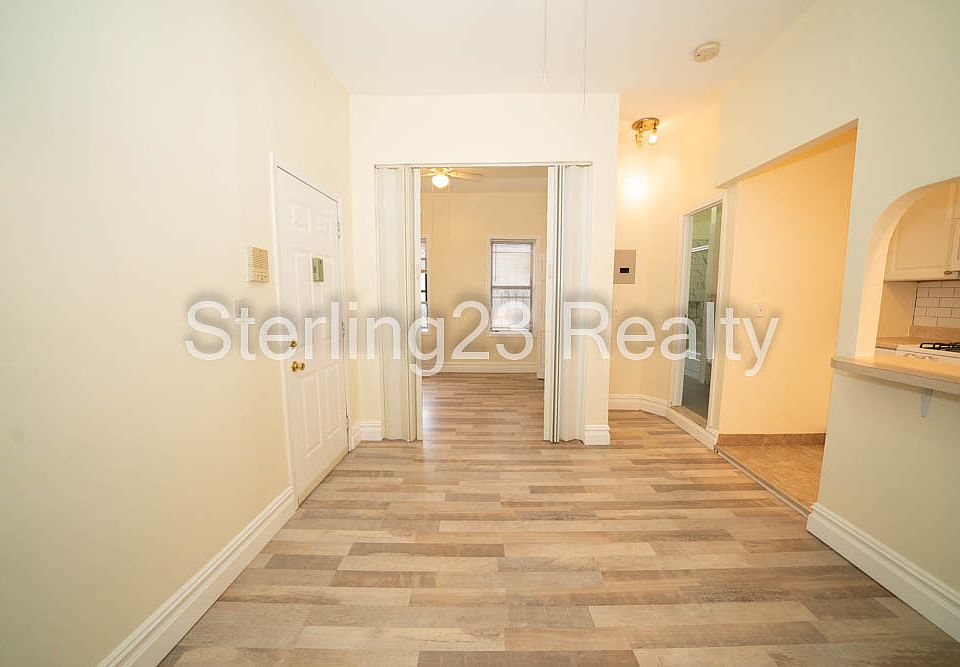 1st image of 10-93 Jackson Ave #4L